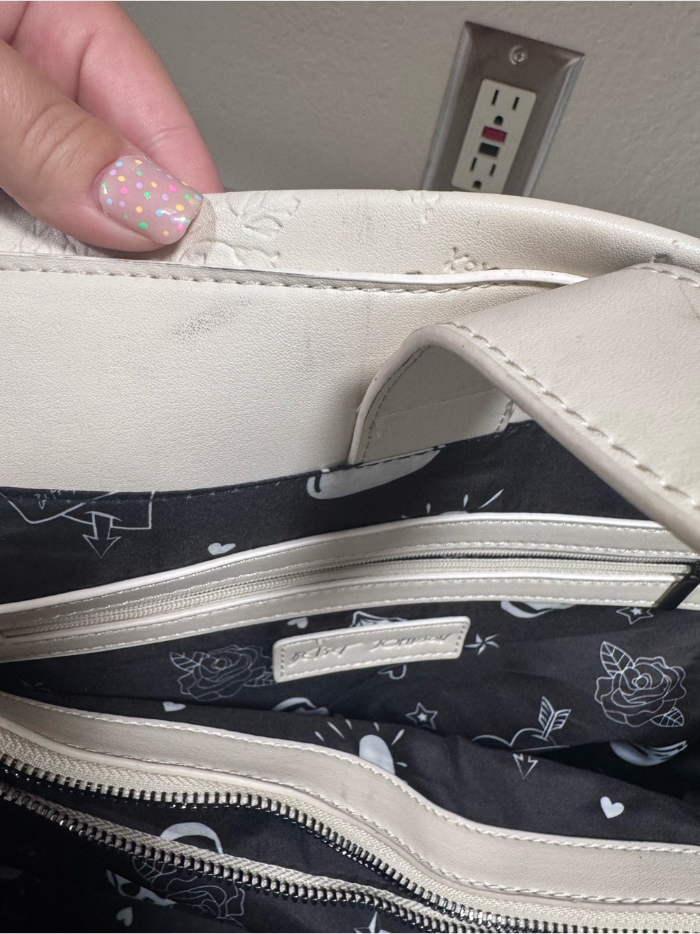 Betsey Johnson XOMATTIE skull embossed tote bag - Picture 9 of 9